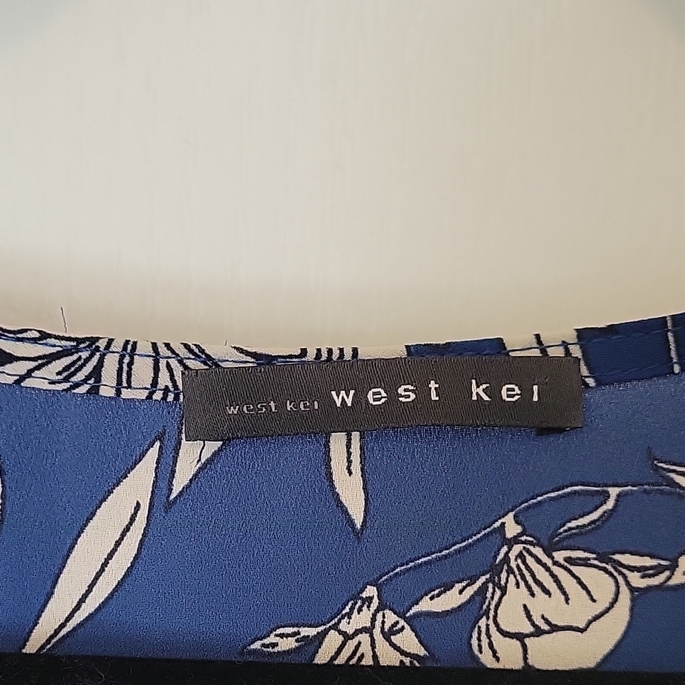 West Kei Blue Floral V-Neck Short Sleeve Blouse - Picture 2 of 3